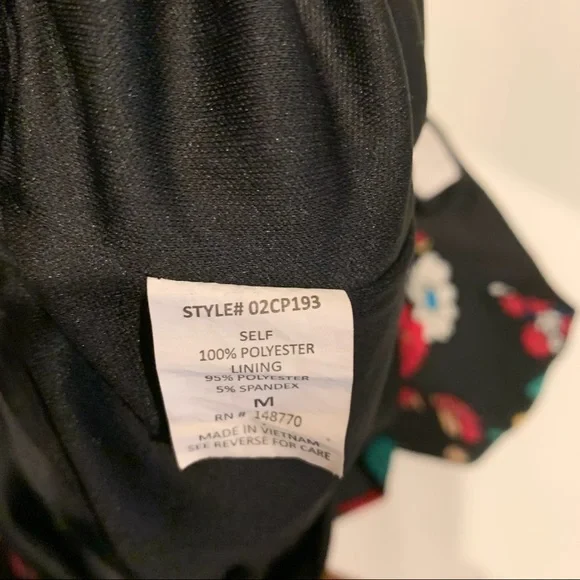 Sienna Sky black floral romper women’s large - Picture 11 of 12